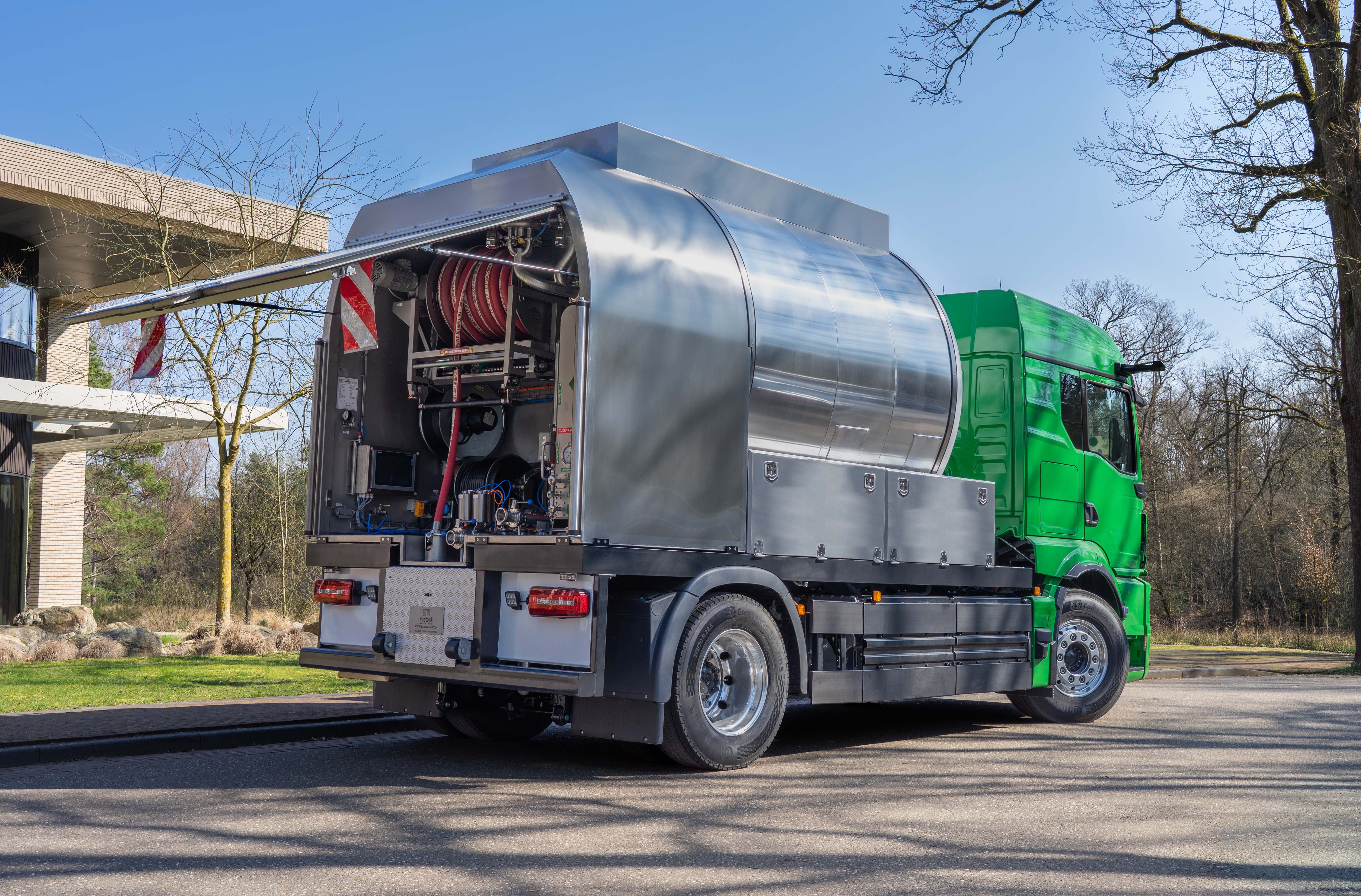 70H L Tank Beer Truck, Two Compartments (2x35HL)